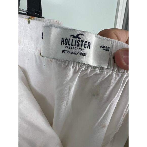 Hollister Ultra High Rise White and Sunflower Pattered Mini Skirt - Picture 3 of 8